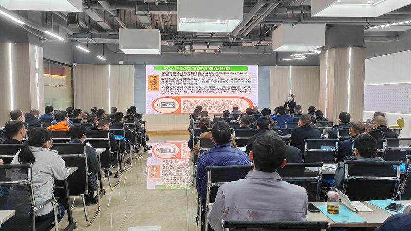 背景：学历提升，职场竞争加剧